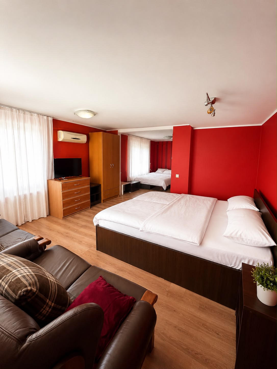 Dormitor apartament cu televizor, Ghermănești Snagov